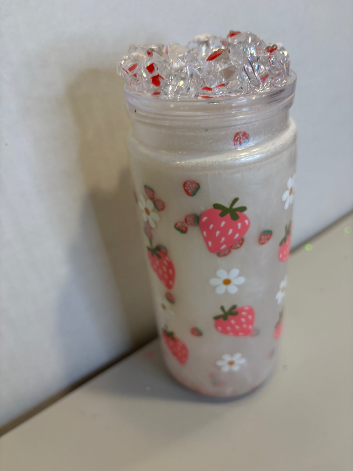 20 oz Shimmer Cup with strawberry accents